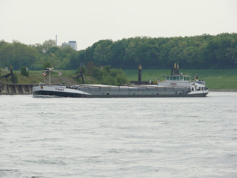  TIMO  aus der Ruhr kommend Rheinabwrts weiterfahrend bei Duisburg am 26.4.2009