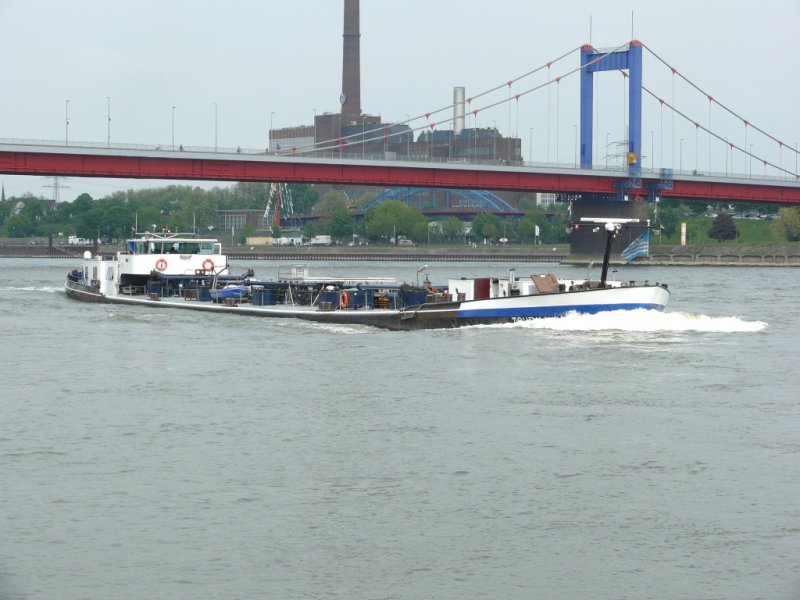  TOURMALINE  Rheinaufwrts bei Duisburg am 26.4.2009