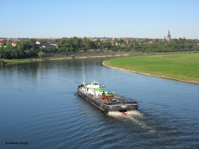 Tschechischer Schlepper  BESKYDY  (Beskiden) elbabwrts bei Dresden-Cotta - 11.09.2006
