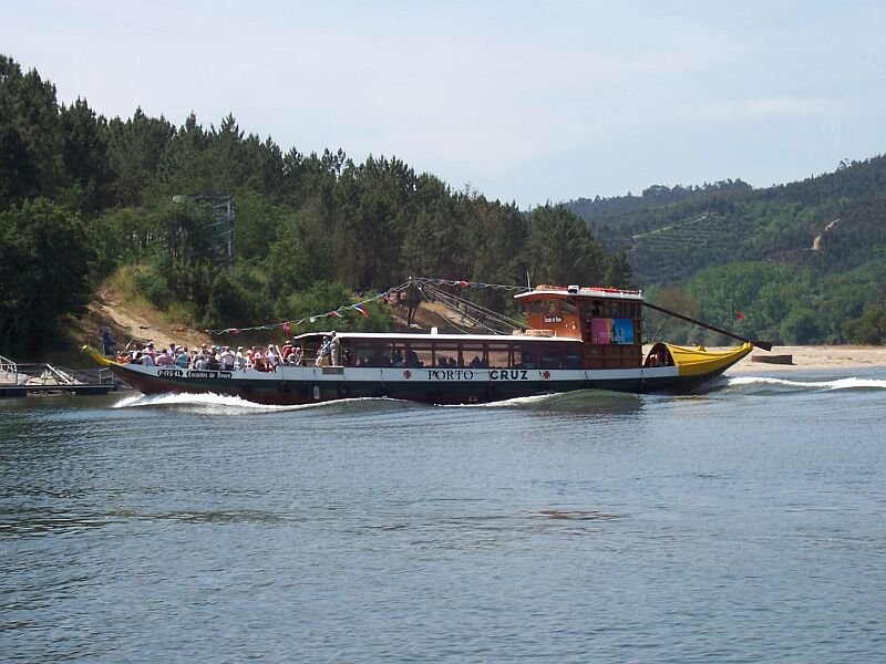 berholmanver des Ausflugschiffes  Encantos do Douro  zwischen Porto und Regua am 13.05.2006