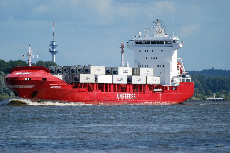 UNIFEEDER Marnedijk IMO-Nummer:9339026 Flagge:Zypern Lnge:130.0m Breite:21.0m passiert am 05.09.09 den Fhranleger in Lhe.