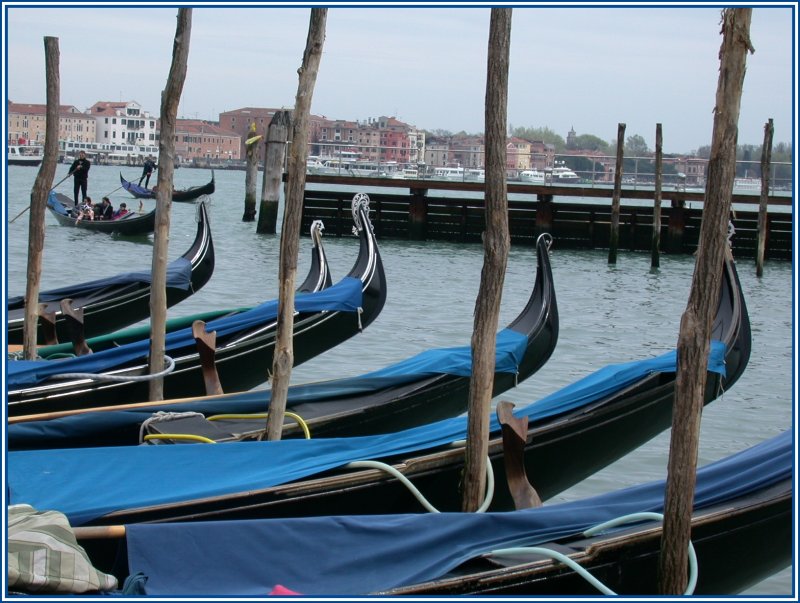 Vertute Gondeln a an der Piazza San Marco in Venedig. Es ist noch nicht Saison am 15.04.2004