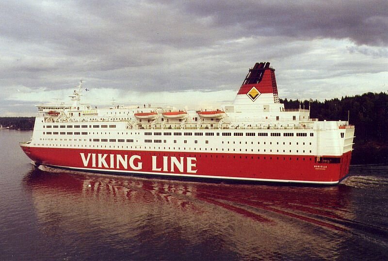 Viking Line MS  Mariella  am 21.08.1993 in den Schren vor Stockholm auf der Nachtfahrt von Stockholm nach Turku.