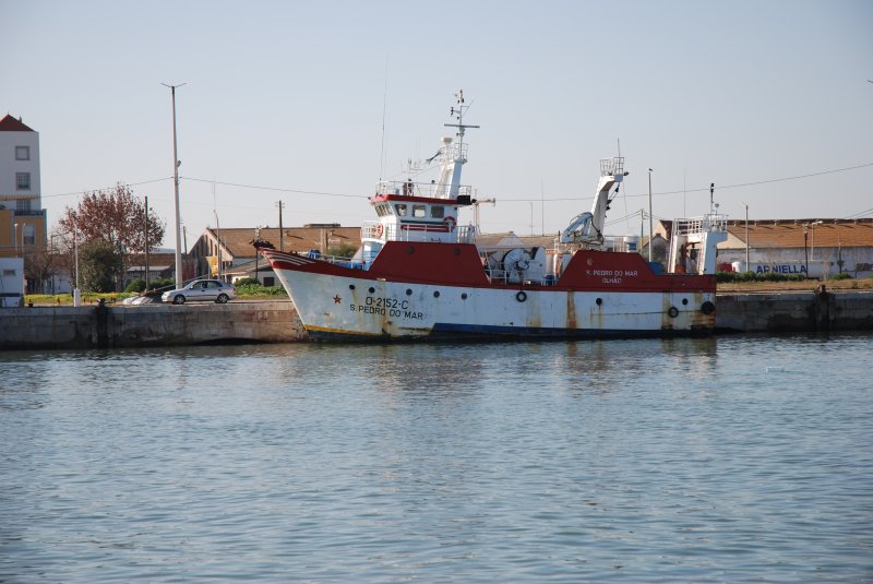 VILA REAL DE SANTO ANTÓNIO (Distrikt Faro), 19.01.2007, Fischtrawler São Pedro do Mar aus Olhão im Hafen