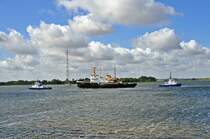 der Eisbrecher  Stephan Jantzen  auf seiner letzten Gro�en Fahrt vorerst (und das leider geschleppt) in der Passage zwischen Niederhof und  Pro�nitzner Schanze  am 31.07.09