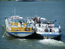 Die Piz Varuna und die Payom teilen sich die Arbeit ,rheinabw�rts bei K�ln am 4.8. 2009.