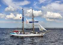 Schonerbrigg   Greif  Segelschulschiff  Lg. 41m Br. 7,60m - Tg. 3,60m - 570 m2 Segelfl�che auf 15 Segel. Am 07.08.09 auf der Hanse - Sail 2009 in Rostock - Warnem�nde gesehen.