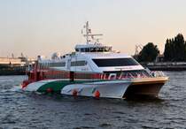 Halunder Jet - Katmaran F�hre Hamburg - Helgoland. Lg. 52m - Br. 12,3m - Bauj. 2003 - 9463 PS - 36,5 kn - 579 Passagiere 