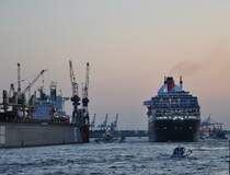 Abschied - die  Queen Mary2  l�uft aus.Das letzte Foto am 15.08.09 um 20.54 Uhr von den Landungsbr�cken St.Pauli