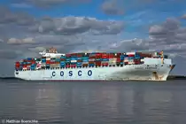 Die COSCO Yantian auf der Elbe bei Lhe-Sand am 30.09.09.
