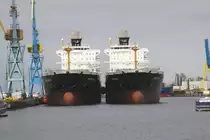 In Wismar liegen nun schon zwei Containerschiffe im Hafen. 25.11.2009