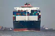 Die mchtige CMA CGM Don Giovanni auf der Elbe bei Lhe-Sand am 28.11.09.