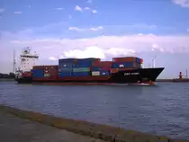 Die EUROSTORM bei der Ausfahrt aus der Schleuse Brunsbttel in Richtung Unterelbe