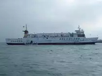  Helgoland  (IMO-7217004;L=74;B=12mtr.) nimmt vor der gleichnamigen Insel wieder seine Fahrgste auf;090827