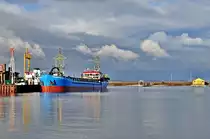 die Hegemann III liegt bei schnem Sonntagswetter im Stralsund Stadthafen, 13.12.09