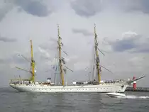 Die  Gorch Fock  am 09.08.09 im Warnemnder Seekanal.