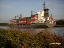 Container Schiff auf dem Nord-Ostsee-Kanal bei Burg (Dithmarschen)