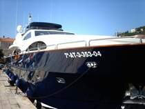 Yacht im Hafen von Budva in Montenegro