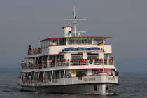 Das Bodenseeschiff  Karlsruhe  legt in Lindau an (11.08.10)