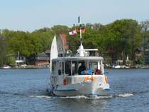 Fhre V auf der Fhrlinie F12 zwischen Wendenschlo, Mggelbergallee und Grnau, Wassersportallee. Diese Fhre wird von den Berliner Verkehrsbetrieben (BVG) betrieben und ist mit normalen Fahrkarten benutzbar. Auf beiden Seiten kann man schn wandern. 22.4.2007