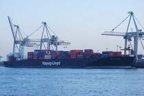 Die Dublin Express IMO-Nummer:9232577 Flagge:Deutschland Lnge:281.0m Breite:32.0m Baujahr:2002 Bauwerft:Daewoo Shipbuilding&Marine Engineering,Geoje Sdkorea in Hamburg am 04.12.10   