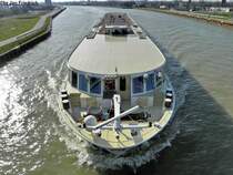 Name: Johannes Brahms
Ex-Name: Eurodiamond
gemeldet in: Hamburg
Nationalitt: Deutsch
Europanummer: 04033510
Lnge: 81.95m
Breite: 9,50m
Tiefgang: 1,50m
Passagiere: 84
Maschinenleistung: 828kW
Baujahr: 1998
Erbaut in: Kampen (Niederlande)
Bauwerft: Scheepswerf Peters B.V.