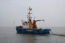 Die  Hooge  (Heimathafen Husum) am 26.04.2010 beim Splen der Fahrrinne zur Anlegestelle der Hallig Nordstrandischmoor. Leider habe ich keinerlei Angaben zu diesem Schiff gefunden, ber jede Information wre ich dankbar.  