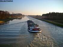 Name: Nawa 9
ex-Namen: Undine, Transbode 25
gemeldet in: Szczecin
Nationalitt: Polnisch
ENI-Nr.: 08348096
Lnge: 80m
Breite: 8m
Tiefgang: 2,88m
Tonnage: 934t
Maschinenleistung: 560 PS
Maschinenhersteller: MAN
Baujahr: 1914
erbaut in: Deutschland
Bauwerft: Rasche, Lhnde

Aufgenommen in Drenthe (DEK Km 101,35)