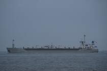 Der Zementfrachter Cemsky IMO-Nummer:9000211 Flagge:Zypern L�nge:88.0m Breite:13.0m Baujahr:1990 Bauwerft:Hitzler Werft,Lauenburg Deutschland vor Cuxhaven am 08.12.10 