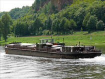 Nachschuss auf das tschechische Motorschiff MN 7304, Děč�n (Tetschen-Bodenbach) die Elbe zu Berg kurz vor Meissen; 09.05.2009
