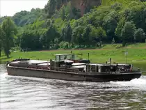 Nachschuss auf das tschechische Motorschiff MN 7304, Děč�n (Tetschen-Bodenbach) die Elbe zu Berg kurz vor Meissen; 09.05.2009

