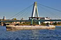 Tankschiff  Nelson  auf dem Rhein kurz hinter der Severinsbr�cke in K�ln - 10.10.2010