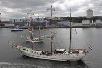 Bark  Artemis , am 26.06.2010 auf der Kieler Woche.L:40m/B:7m/Tg:3,1m / IMo 5209699 / Baujahr 1926 / DWT 457 / Segelfl�che 1050 m2 / Diesel 480 PS / 35 Kojen / Flagge Niederlande