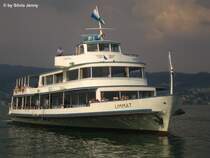 MS Limmat in Wdenswil, whrend sich im Hintergrund ein Gewitter zusammenbraut.