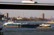 Niederrhein bei Duisburg-Homberg-Essenberg mit Autobahnbr�cke A40/E34. TMS Hilligersberg: Oktober 2007