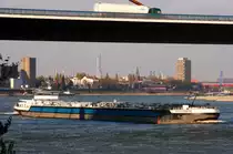 Niederrhein bei Duisburg-Homberg-Essenberg mit Autobahnbr�cke A40/E34. TMS Hilligersberg: Oktober 2007