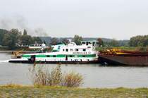 Oktober 2007: Rheinufer bei Bislich unterhalb Wesel. Schubboot Herkules IV