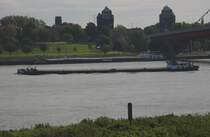 Oktober 2010: Homberg Rheinufer. MS Baden-W�rttemberg und MS Fortuna