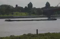 Oktober 2010: Homberg Rheinufer. MS Baden-W�rttemberg und MS Fortuna