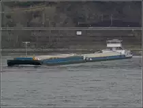 Schubverband auf dem Rhein in der N�he von Oberwesel aufgenommen am 19.03.2010.