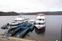 Die beiden Fahrgastschiffe der Rurseeflotte, links die Aachen und rechts die Stella Maris liegen noch in Winterruhe und warten auf den Saisonbeginn an diesem 16. Januar 2011.