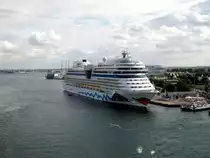 Die  AIDABLU  in Warnem�nde (August 2010)