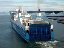 MV  EUROPALINK  macht sich auf den Weg nach Travem�nde. (August 2010)