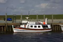 Die MS Rungholt (L�a = 17,50m; B�a = 5,30m; Tiefg. = 1,20m) am 23.04.2010 im Hafen von Schl�ttsiel. Das 1966 in Friedrichskoog vom Stapel gelaufene Schiff ist noch regelm��ig im Einsatz und dient f�r Fahrten zu den Halligen Oland, Langene�, Gr�de und Hooge sowie zu den Seehundsb�nken.