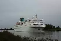 Die Alexander von Humboldt (IMO 8709573, L�nge 151m, Breite 20m, Tiefg. 6m, Bauj. 1990, Kapazit�t 559 Passagiere, Heimathafen Nassau, Flagge Bahamas) am 25.09.2010 im Nord-Ostsee-Kanal zwischen R�sterbergen und Breiholz.