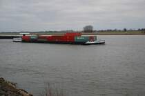 Talwrts kommt der Containerfrachter MS Jordy M an Emmerich vorbei gefahren am 6.2.2011 in Richtung Niederlande.