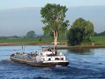 JAMBO(EuroNr02007984;L=73,B=8,2mtr.;999t;Baujahr1958)hat vor kurzem die Prinses-Beatrixsluis verlassen;100903