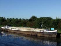 CORAZON(MMSI:205502990;63x7mtr;)wartet vor den Toren der Prinses-Beatrixsluis;100903