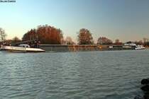 Name: Petershagen
ex-Name: Stad Amsterdam
gemeldet in: Petershagen
Nationalitt: Deutsch
Europanummer: 05501660
Lnge: 85m
Breite: 9m
Tiefgang: 2,52m
Tonnage: 1322t

Aufgenommen in Drenthe zu Tal. (DEK km 100)