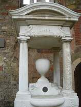 Ein Schiffsbild erst auf den zweiten Blick:
Gedenkst�tte f�r die Opfer der Titanic in Southampton.
1912 startete die Titanic von hier zur Jungfernfahrt.